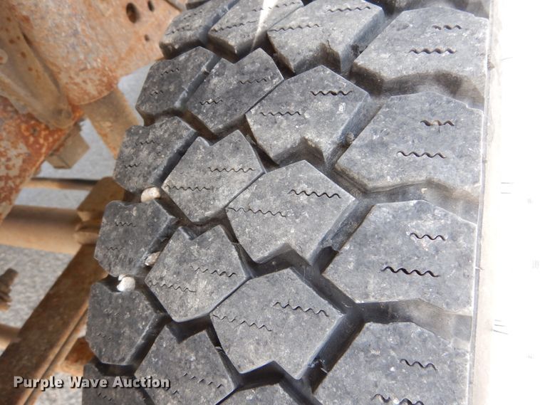 image for item IY9533 2001 Ford F550 Super Duty XL  dump truck