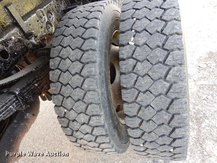 image for item IY9533 2001 Ford F550 Super Duty XL  dump truck