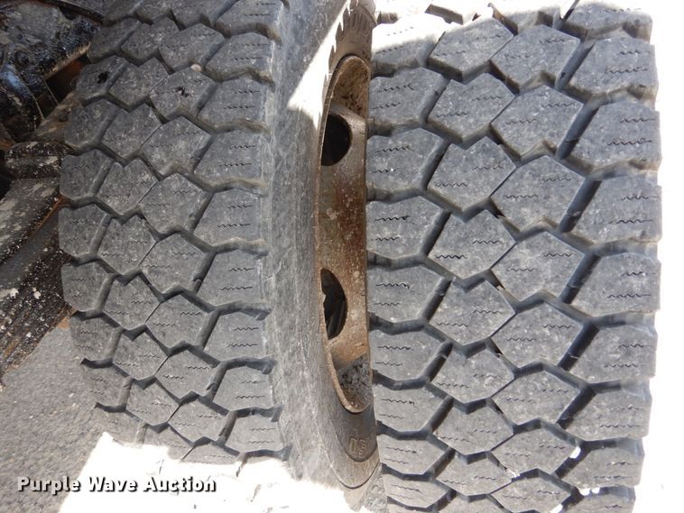 image for item IY9533 2001 Ford F550 Super Duty XL  dump truck