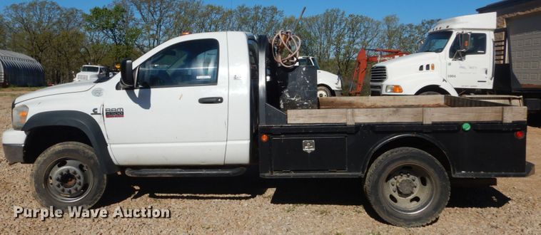 image for item IY9715 2009 Dodge Ram 4500  flatbed truck