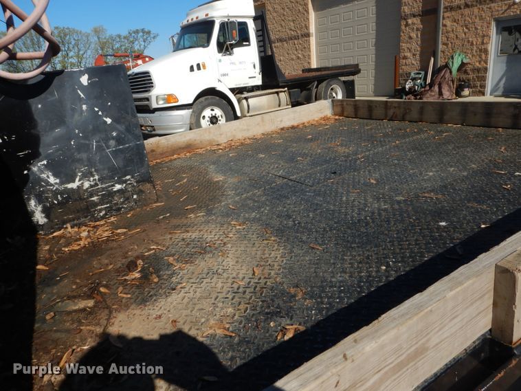 image for item IY9715 2009 Dodge Ram 4500  flatbed truck