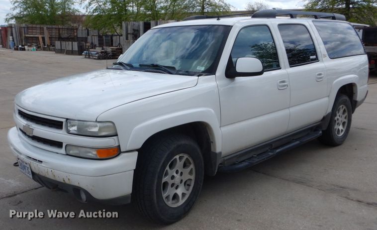 image for item IY9720 2002 Chevrolet Suburban 1500  SUV