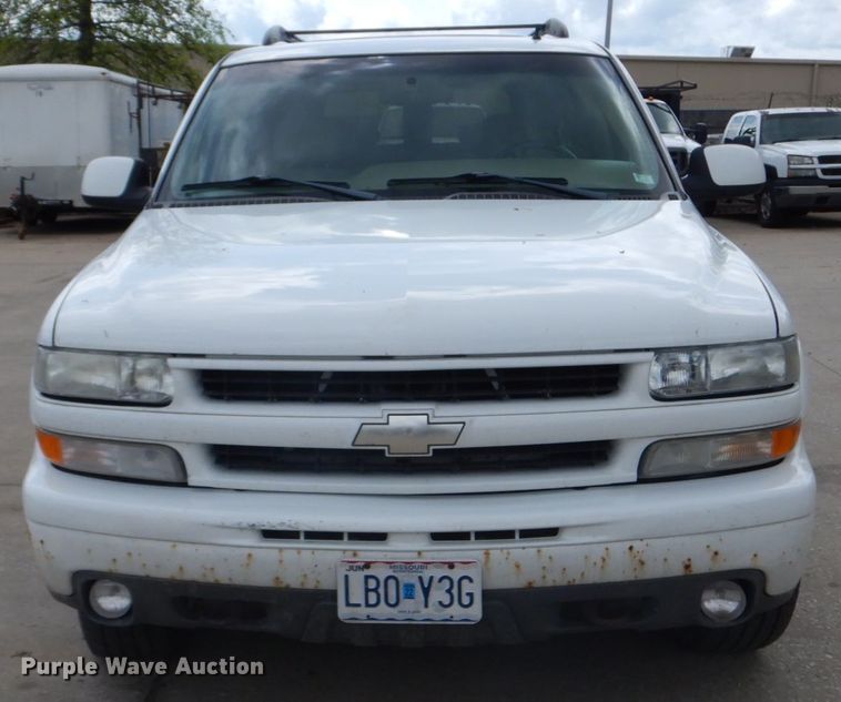 image for item IY9720 2002 Chevrolet Suburban 1500  SUV