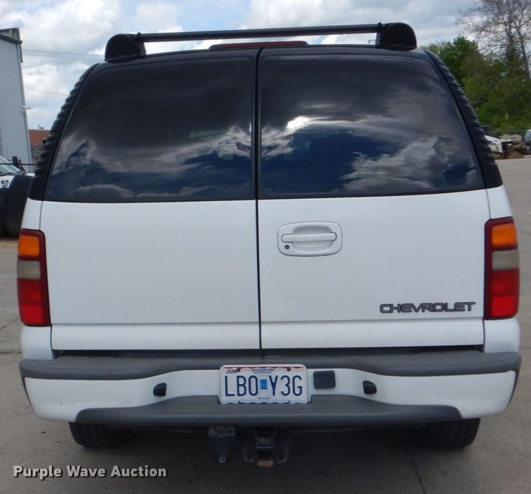 image for item IY9720 2002 Chevrolet Suburban 1500  SUV