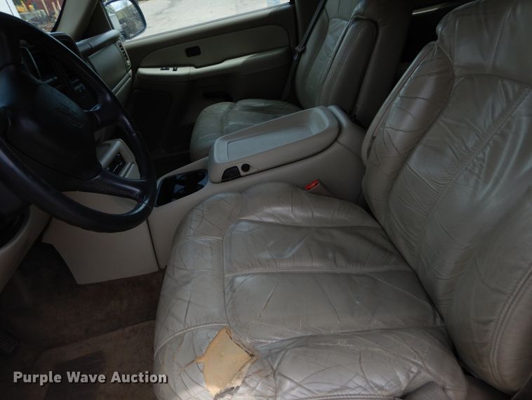 image for item IY9720 2002 Chevrolet Suburban 1500  SUV