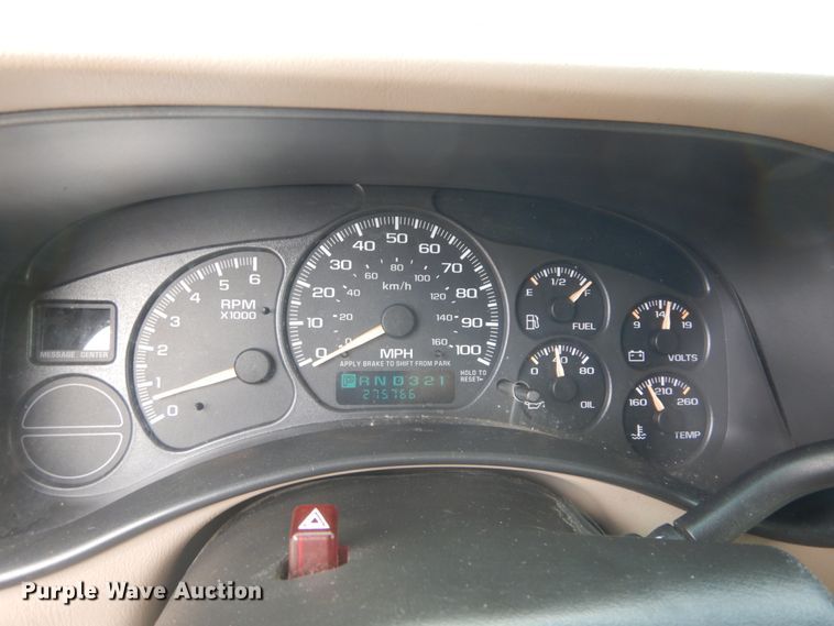 image for item IY9720 2002 Chevrolet Suburban 1500  SUV