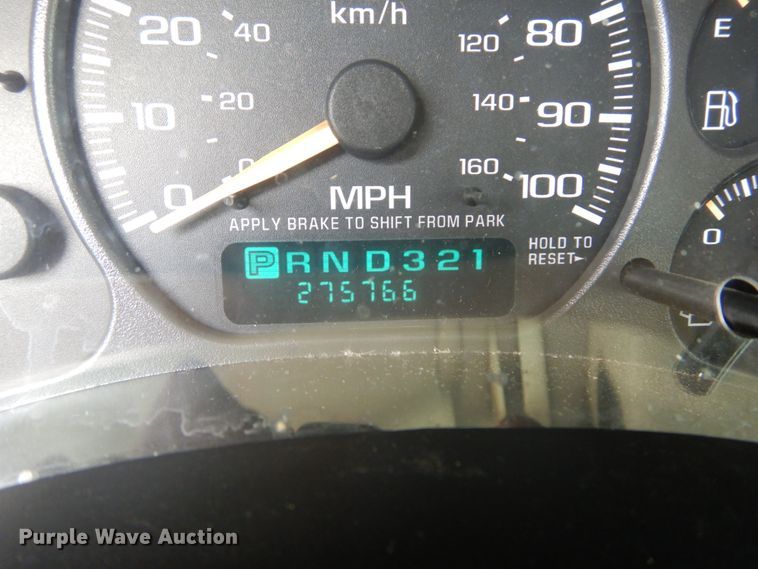 image for item IY9720 2002 Chevrolet Suburban 1500  SUV