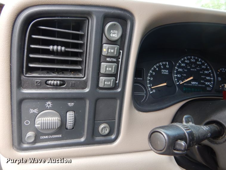 image for item IY9720 2002 Chevrolet Suburban 1500  SUV