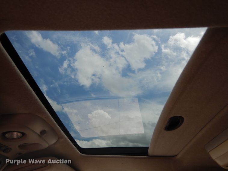 image for item IY9720 2002 Chevrolet Suburban 1500  SUV