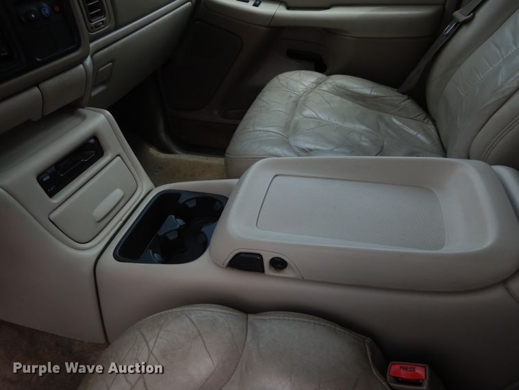 image for item IY9720 2002 Chevrolet Suburban 1500  SUV