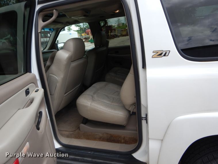 image for item IY9720 2002 Chevrolet Suburban 1500  SUV