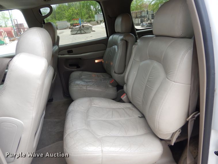 image for item IY9720 2002 Chevrolet Suburban 1500  SUV