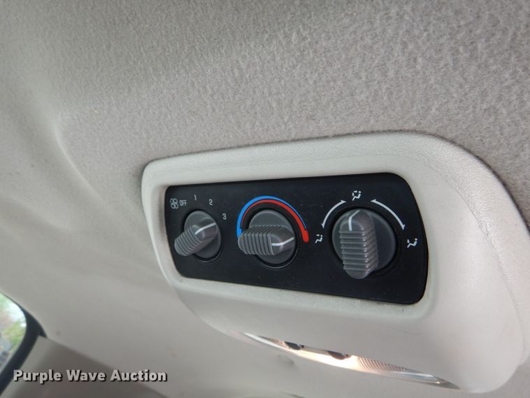 image for item IY9720 2002 Chevrolet Suburban 1500  SUV