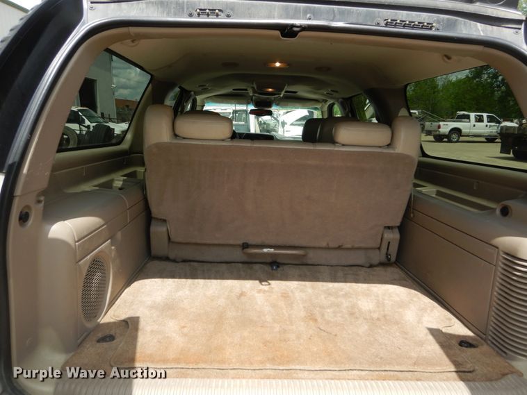 image for item IY9720 2002 Chevrolet Suburban 1500  SUV