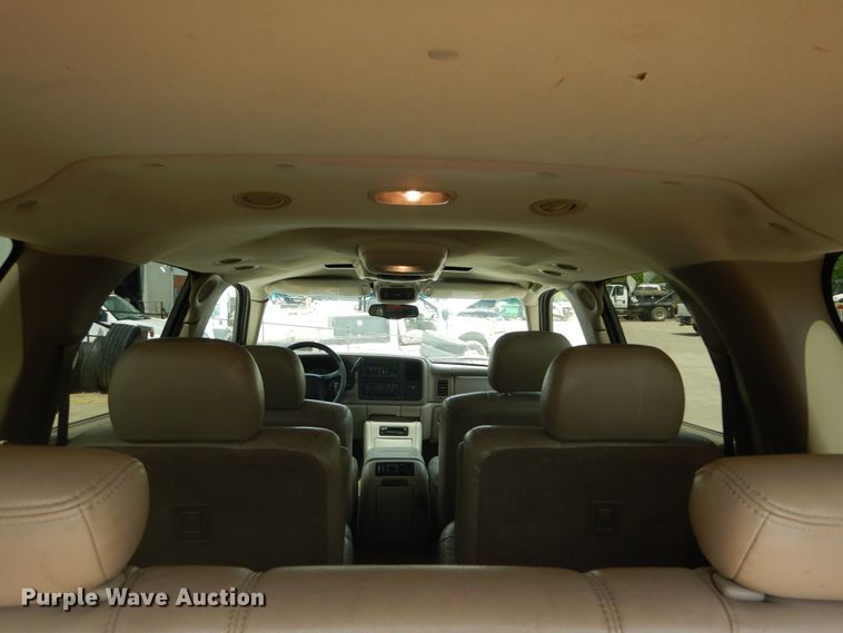 image for item IY9720 2002 Chevrolet Suburban 1500  SUV