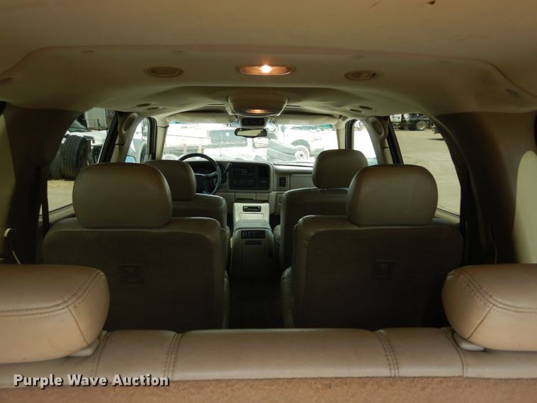 image for item IY9720 2002 Chevrolet Suburban 1500  SUV