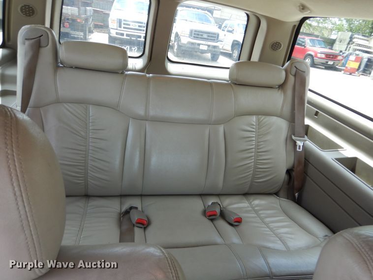 image for item IY9720 2002 Chevrolet Suburban 1500  SUV