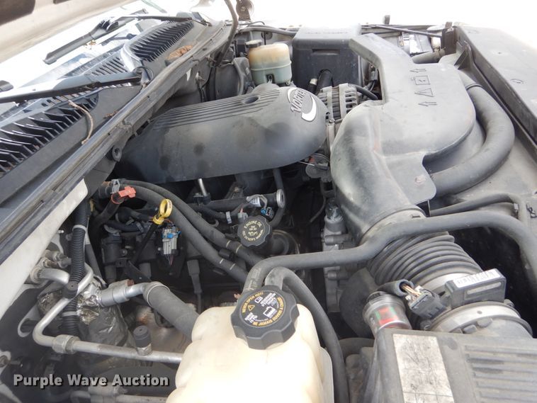 image for item IY9720 2002 Chevrolet Suburban 1500  SUV