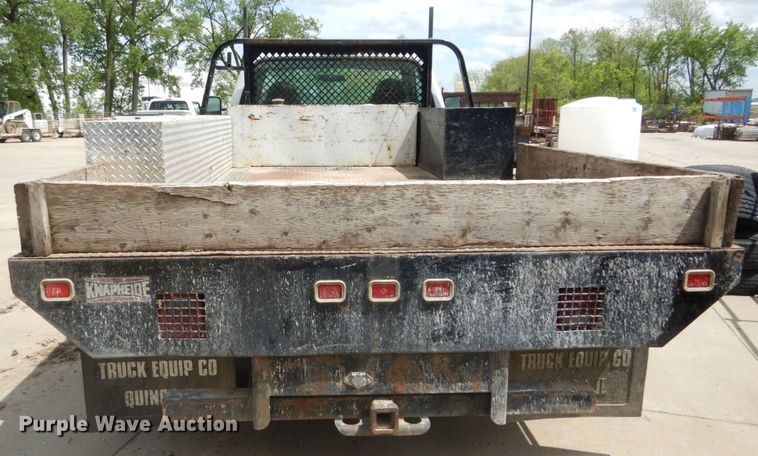 image for item IY9727 2001 Ford F450 Super Duty XL  flatbed truck