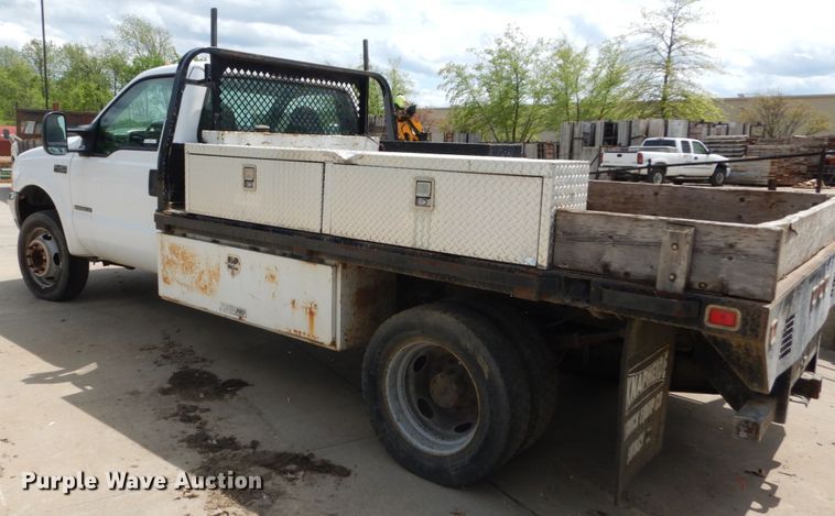 image for item IY9727 2001 Ford F450 Super Duty XL  flatbed truck