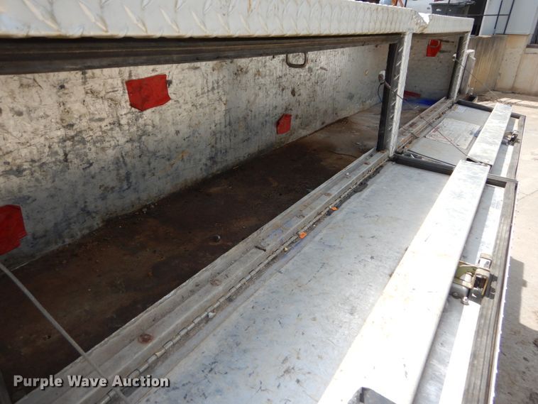 image for item IY9727 2001 Ford F450 Super Duty XL  flatbed truck