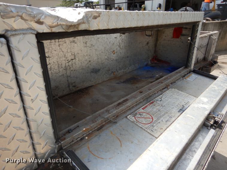 image for item IY9727 2001 Ford F450 Super Duty XL  flatbed truck