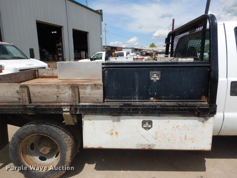 image for item IY9727 2001 Ford F450 Super Duty XL  flatbed truck