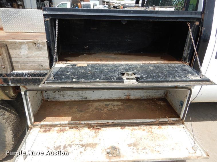 image for item IY9727 2001 Ford F450 Super Duty XL  flatbed truck