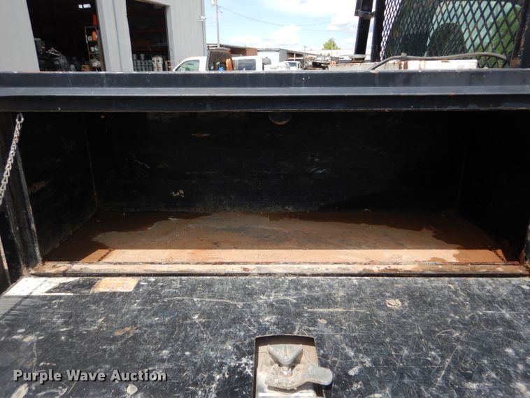 image for item IY9727 2001 Ford F450 Super Duty XL  flatbed truck