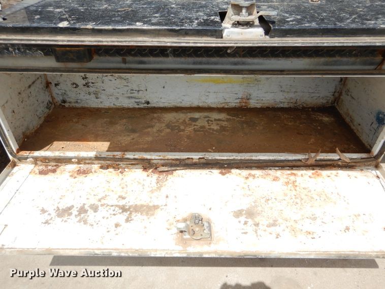 image for item IY9727 2001 Ford F450 Super Duty XL  flatbed truck