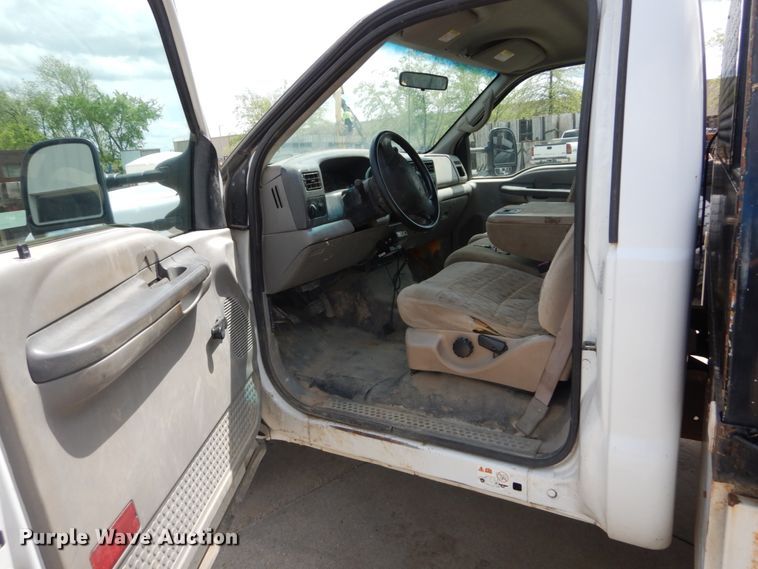 image for item IY9727 2001 Ford F450 Super Duty XL  flatbed truck