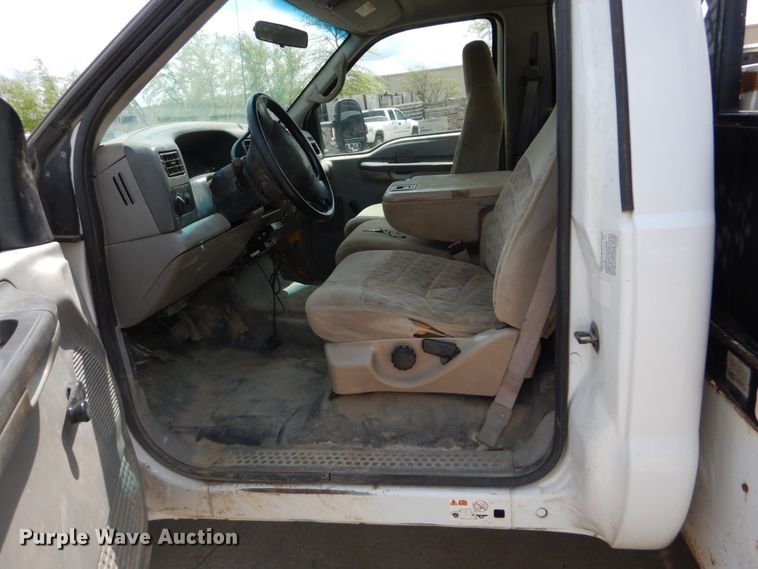 image for item IY9727 2001 Ford F450 Super Duty XL  flatbed truck