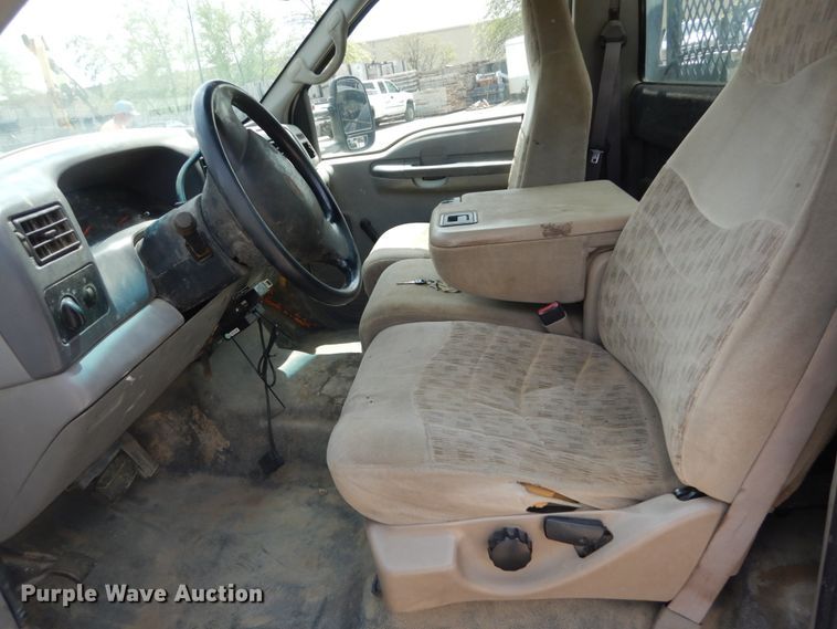 image for item IY9727 2001 Ford F450 Super Duty XL  flatbed truck