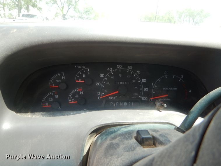 image for item IY9727 2001 Ford F450 Super Duty XL  flatbed truck