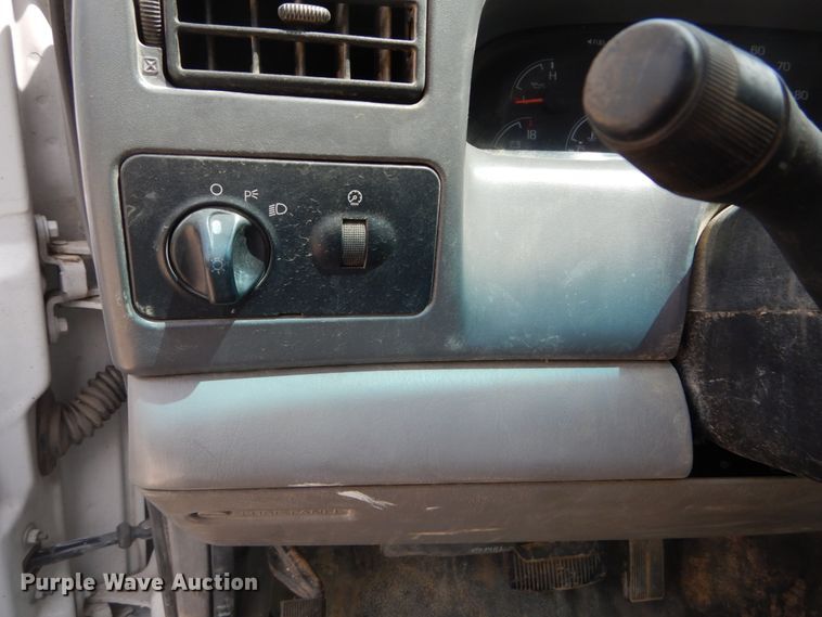 image for item IY9727 2001 Ford F450 Super Duty XL  flatbed truck