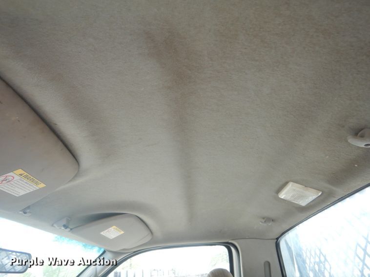 image for item IY9727 2001 Ford F450 Super Duty XL  flatbed truck