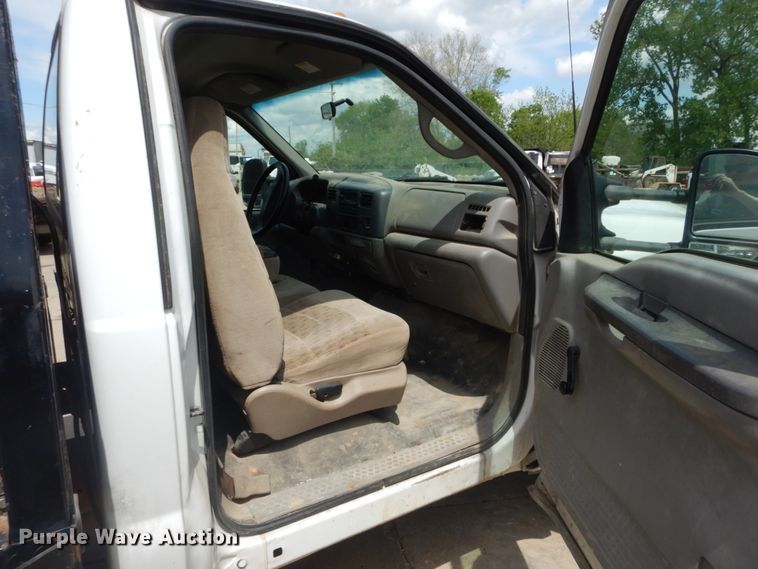 image for item IY9727 2001 Ford F450 Super Duty XL  flatbed truck