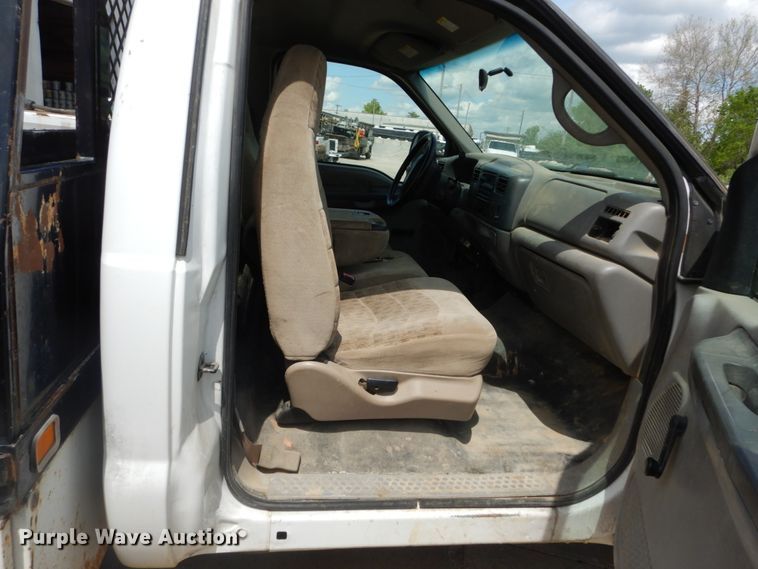 image for item IY9727 2001 Ford F450 Super Duty XL  flatbed truck