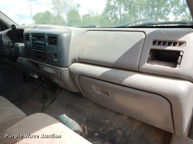 image for item IY9727 2001 Ford F450 Super Duty XL  flatbed truck