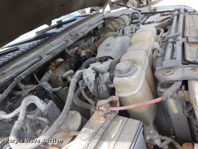 image for item IY9727 2001 Ford F450 Super Duty XL  flatbed truck