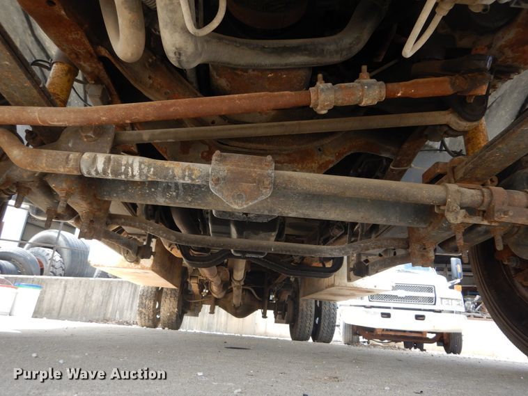 image for item IY9727 2001 Ford F450 Super Duty XL  flatbed truck