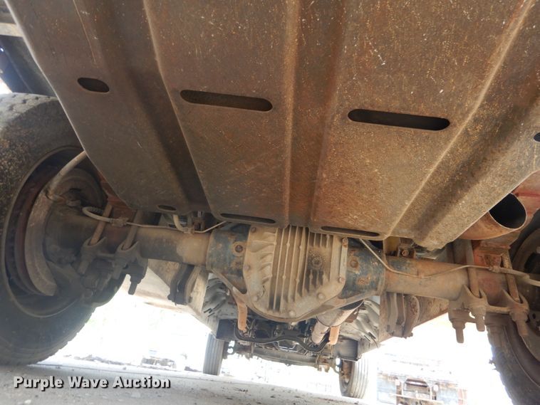 image for item IY9727 2001 Ford F450 Super Duty XL  flatbed truck