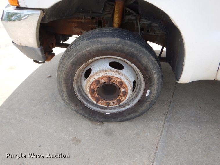 image for item IY9727 2001 Ford F450 Super Duty XL  flatbed truck