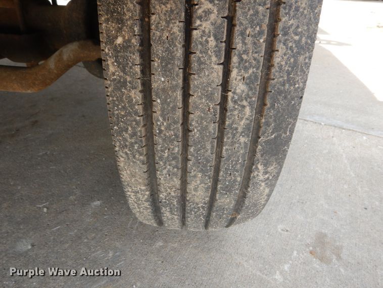 image for item IY9727 2001 Ford F450 Super Duty XL  flatbed truck