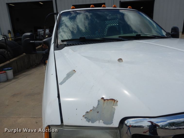 image for item IY9727 2001 Ford F450 Super Duty XL  flatbed truck