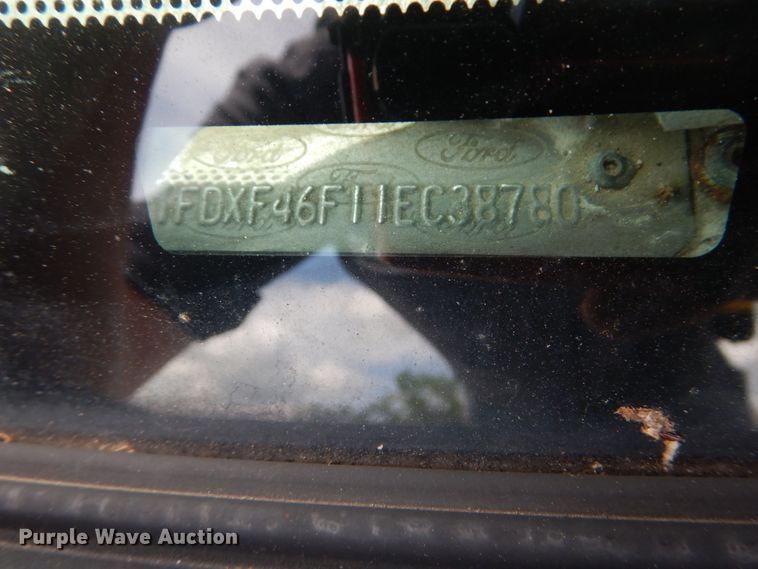 image for item IY9727 2001 Ford F450 Super Duty XL  flatbed truck