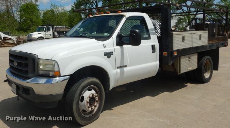 image for item IY9728 2002 Ford F550 Super Duty  flatbed truck