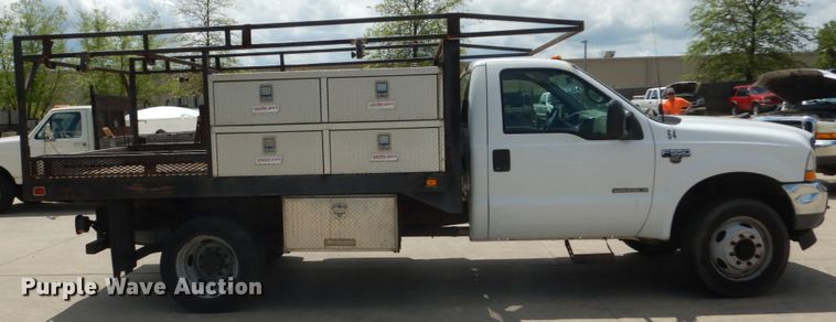 image for item IY9728 2002 Ford F550 Super Duty  flatbed truck