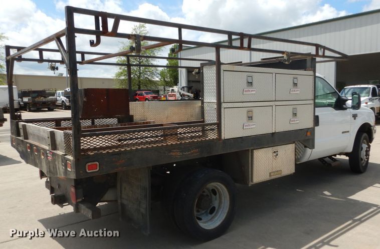 image for item IY9728 2002 Ford F550 Super Duty  flatbed truck