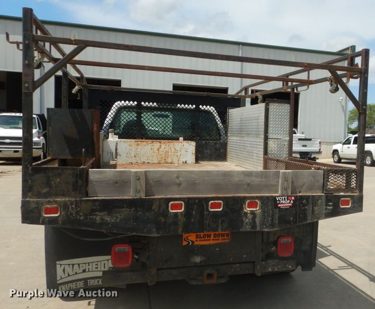 image for item IY9728 2002 Ford F550 Super Duty  flatbed truck